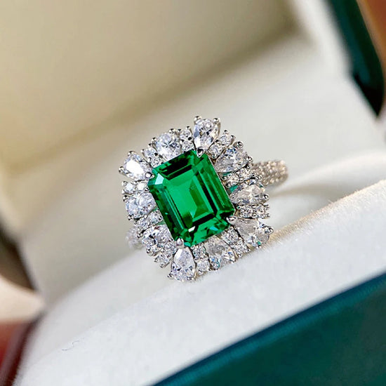 Emerald Royal Palace Ring